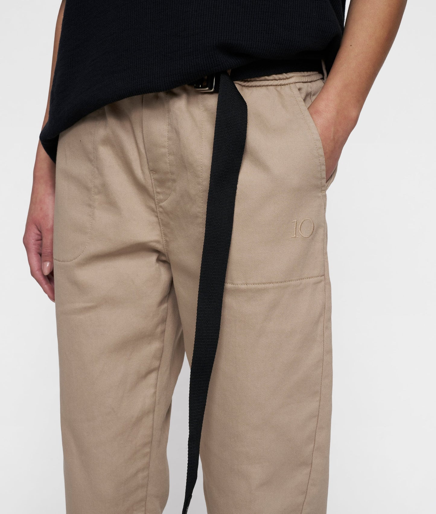 PANTALONES CON CINTURÓN