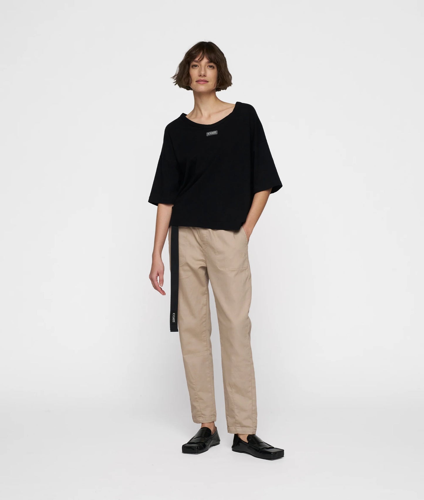PANTALONES CON CINTURÓN