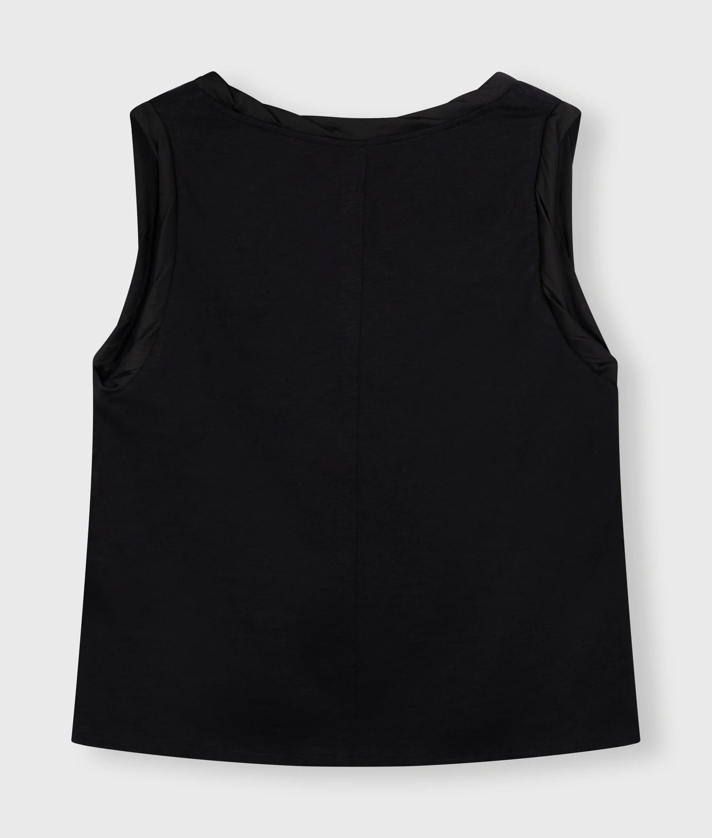 CAMISETA FLAMEADA CON CUELLO EN V