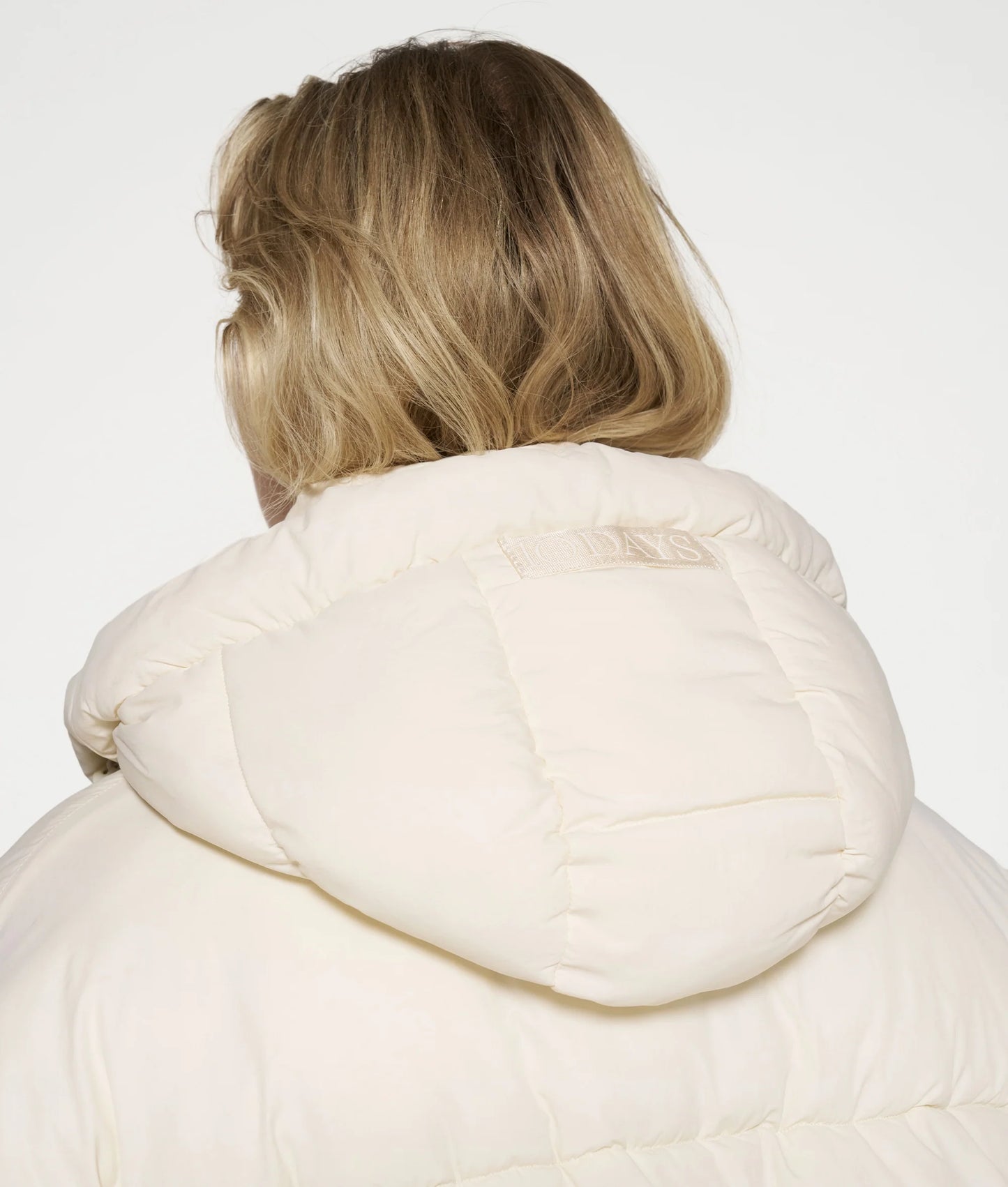 CHAQUETA ACOLCHADA CORTA