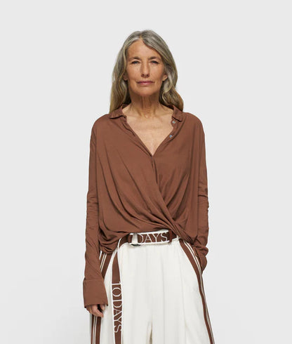 BLUSA cruzada truffle