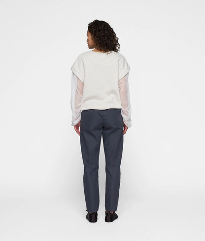 PANTALONES CON CINTURÓN