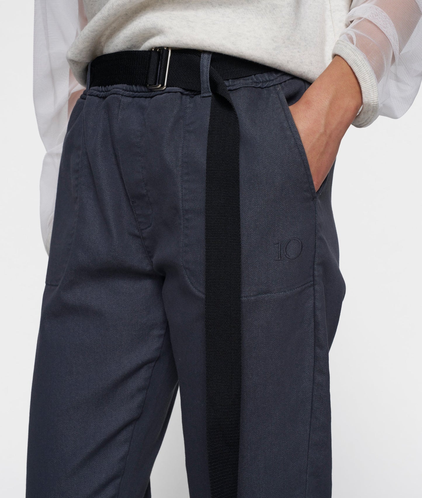 PANTALONES CON CINTURÓN