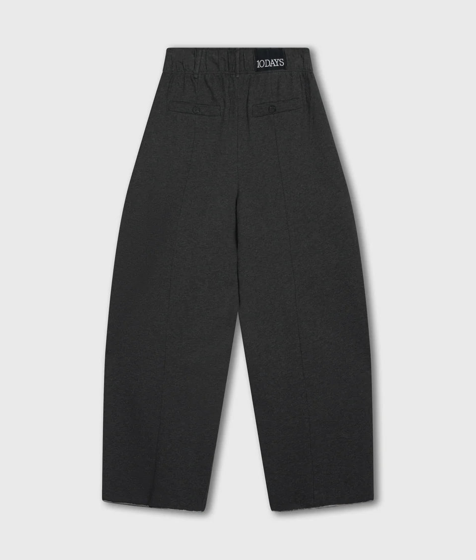 PANTALONES de corte holgado