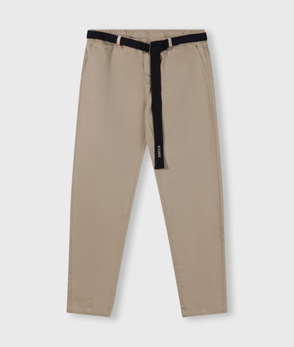 PANTALONES CON CINTURÓN