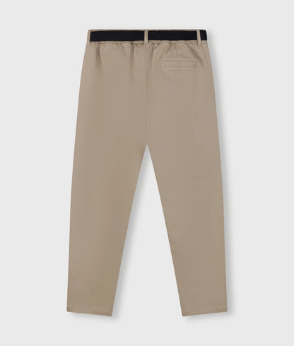 PANTALONES CON CINTURÓN