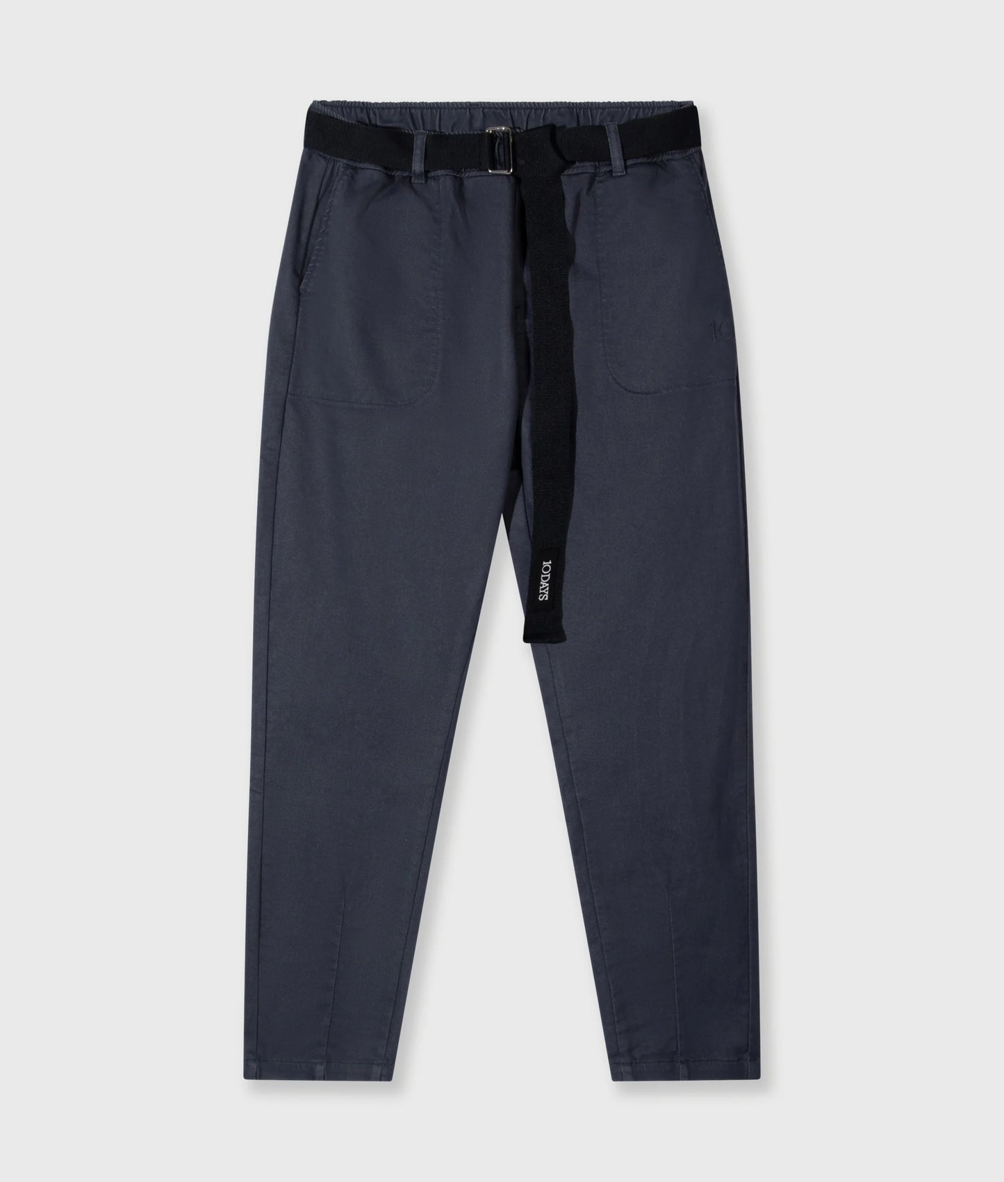 PANTALONES CON CINTURÓN