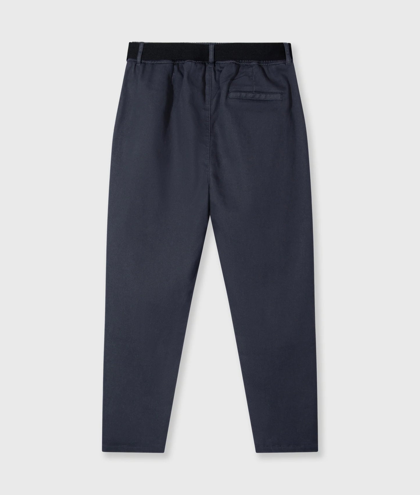 PANTALONES CON CINTURÓN
