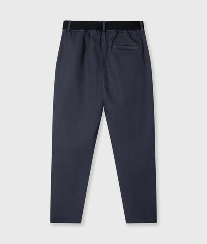 PANTALONES CON CINTURÓN