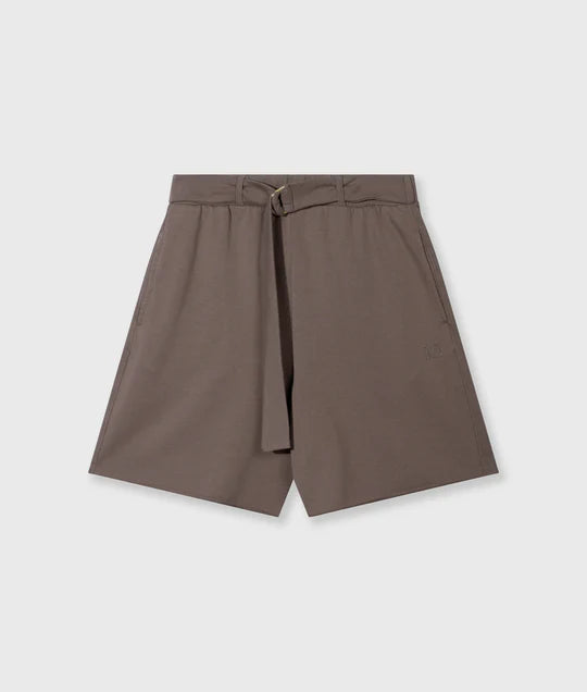 PANTALONES cortos con cinturón