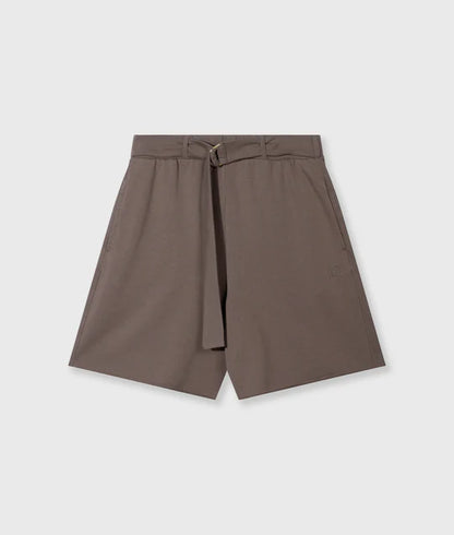 PANTALONES cortos con cinturón