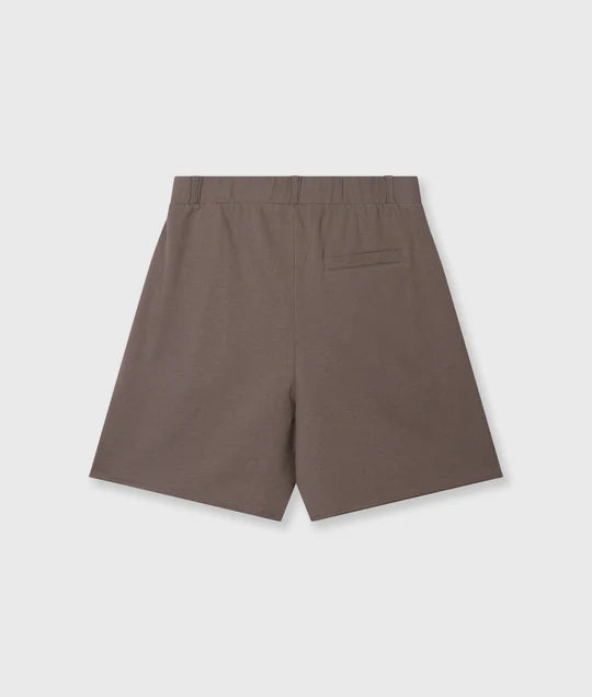 PANTALONES cortos con cinturón