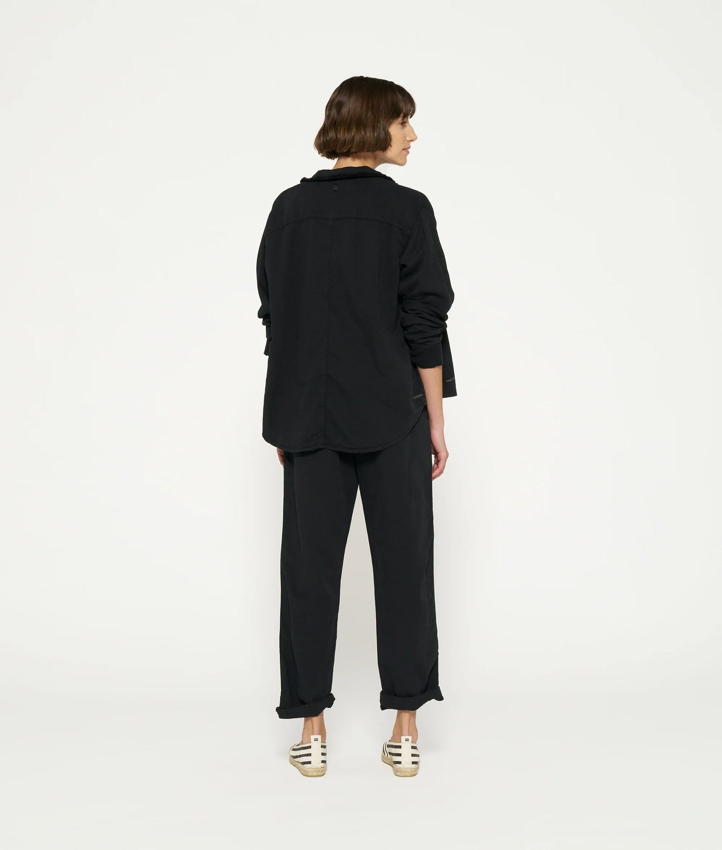 PANTALONES DE SARGA negro