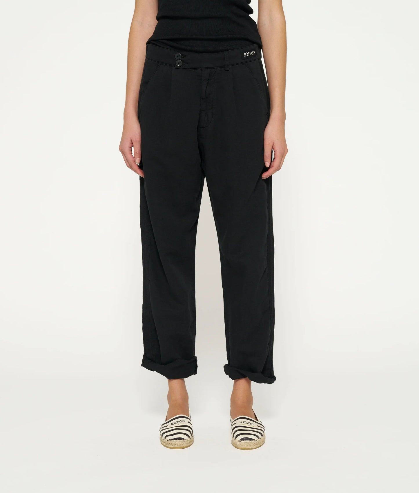 PANTALONES DE SARGA negro