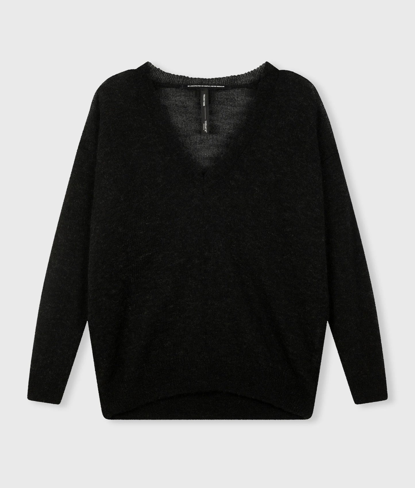 SUÉTER DE PUNTO cuello de pico negro