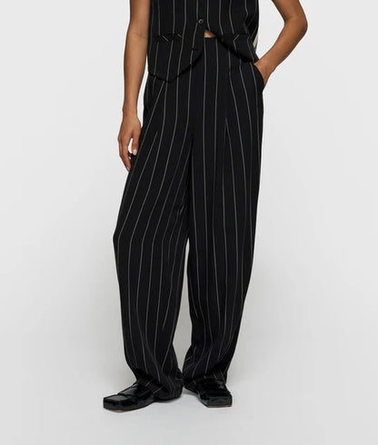 PANTALONES de raya diplomática