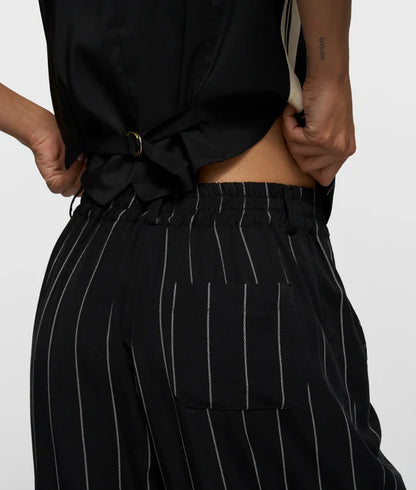 PANTALONES de raya diplomática