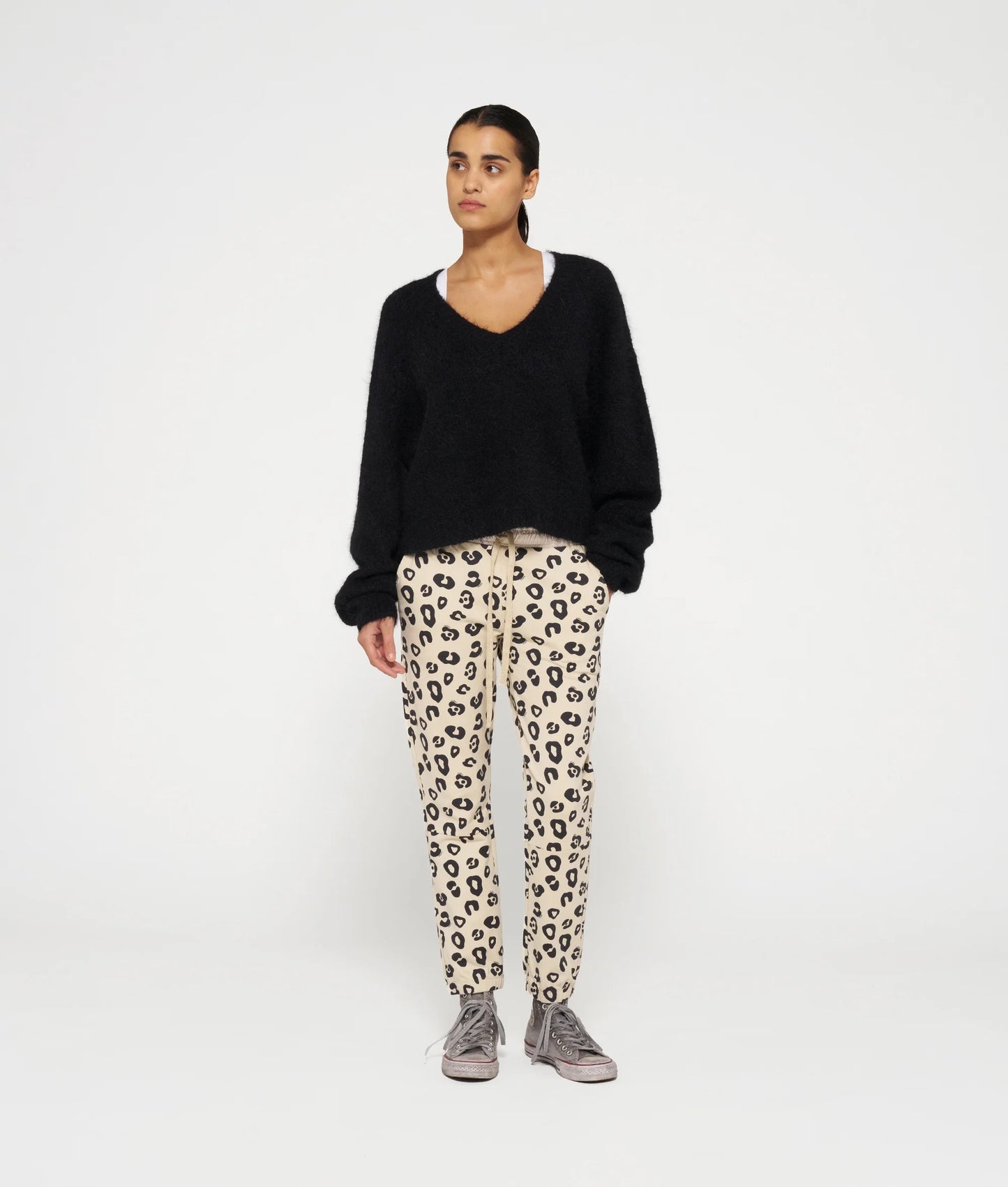 JOGGERS DE LEOPARDO gris