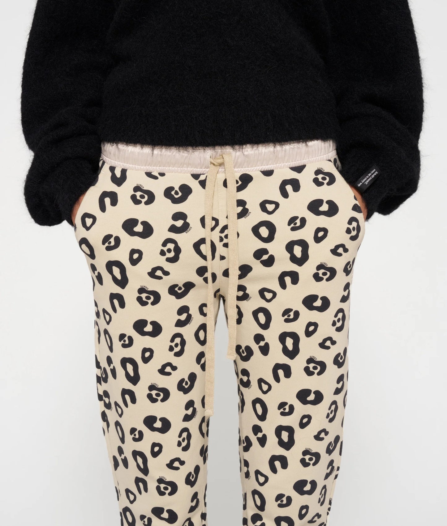 JOGGERS DE LEOPARDO gris
