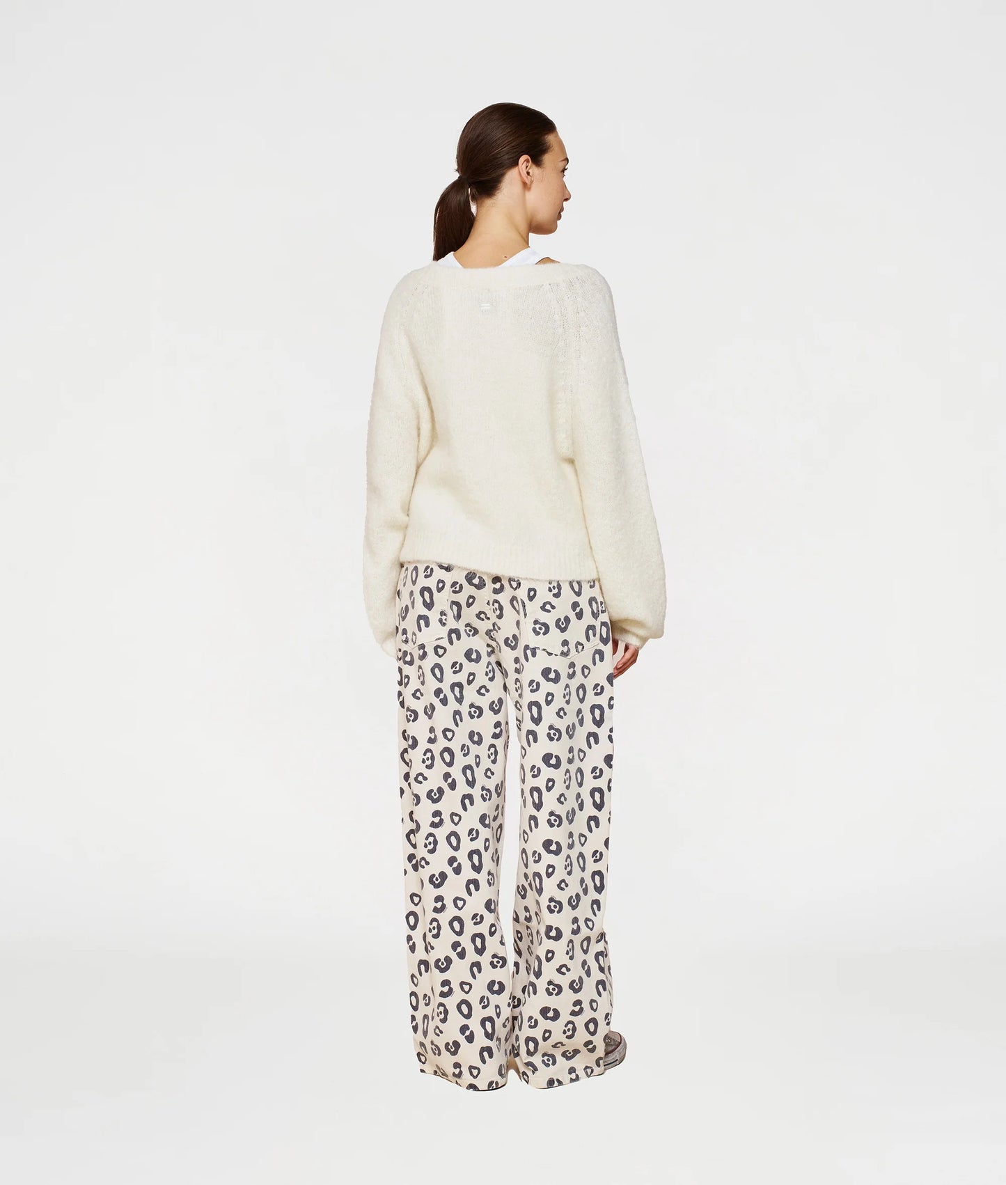 JOGGER ANCHO DE SARGA LEOPARDO