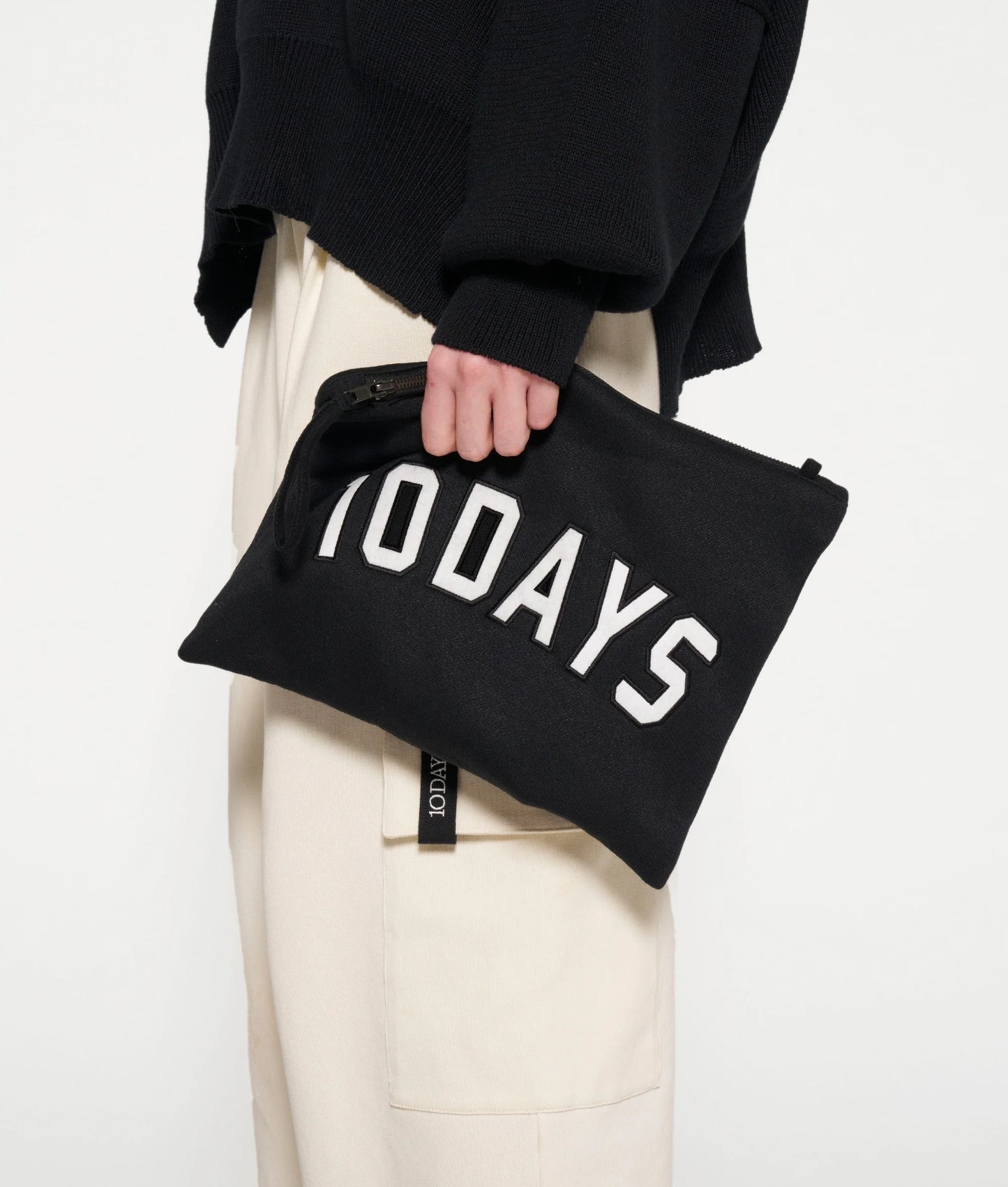 BOLSA DE MANO negra