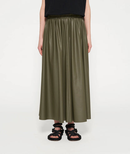 FALDA PLISADA EFECTO CUERO