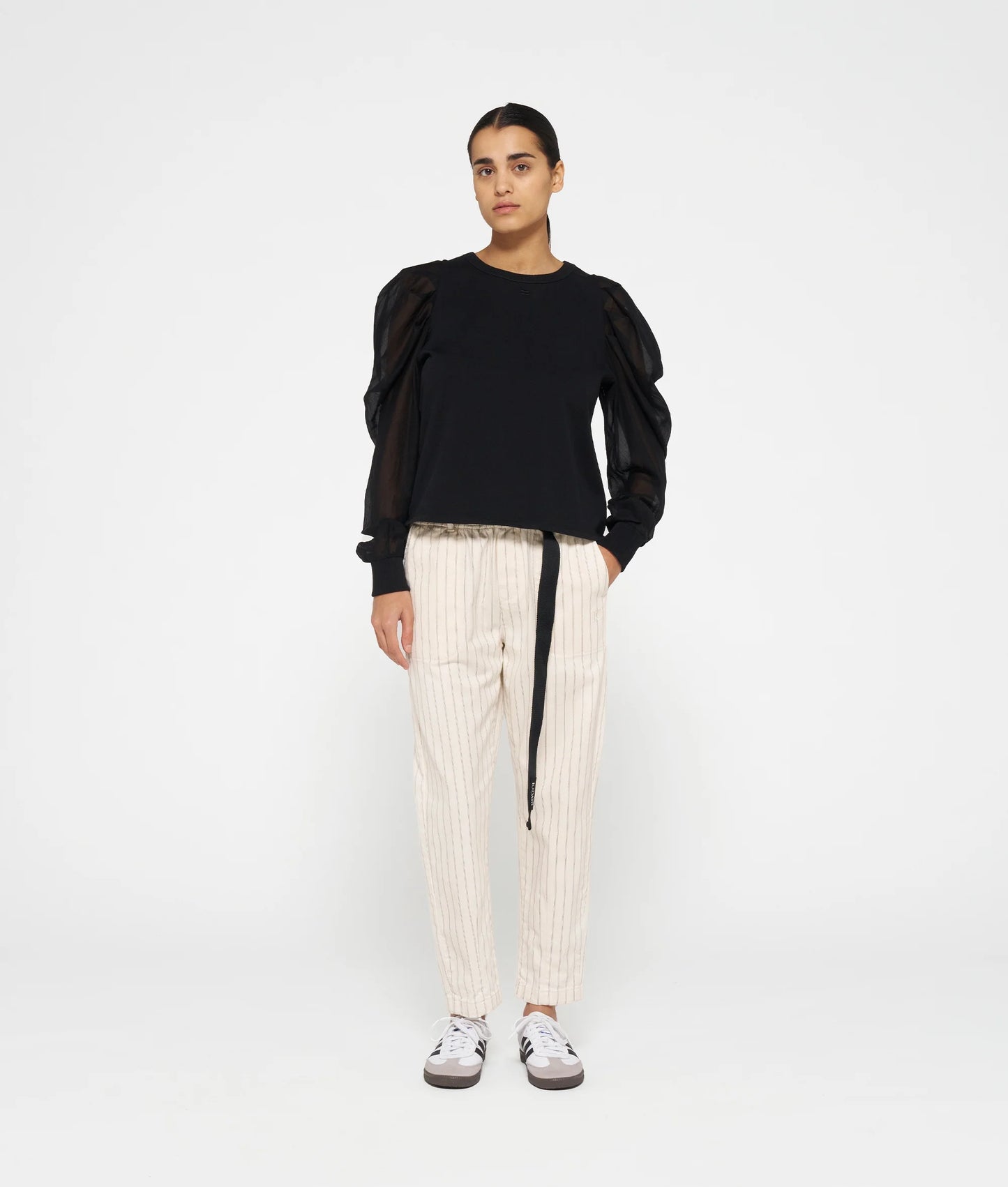 PANTALONES CON CINTURON a rayas