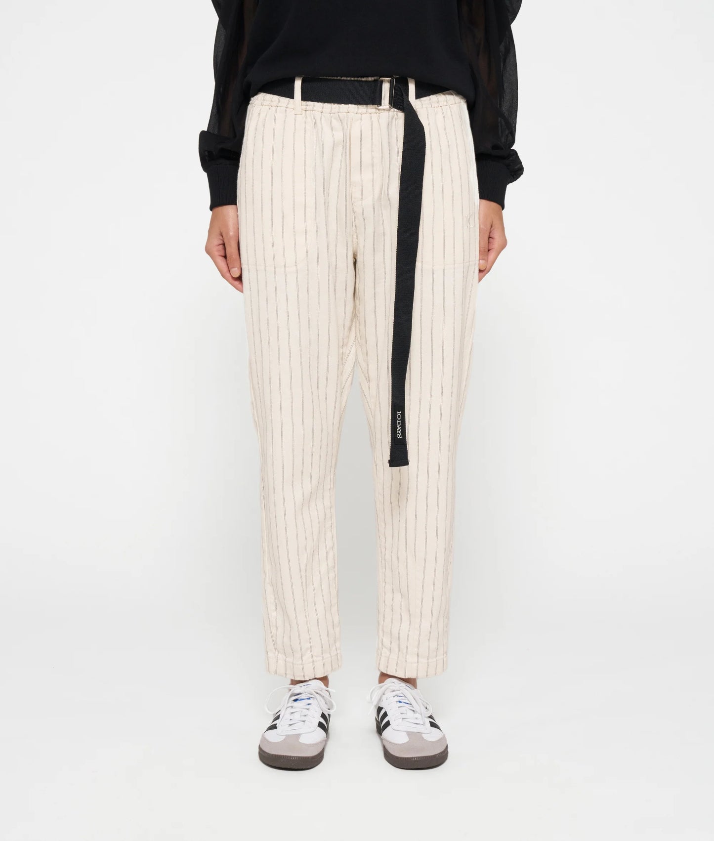 PANTALONES CON CINTURON a rayas