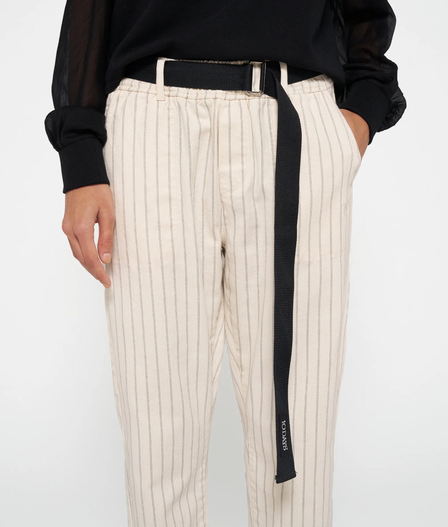 PANTALONES CON CINTURON a rayas