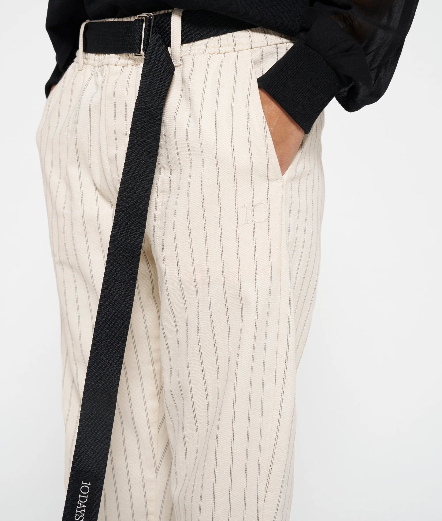 PANTALONES CON CINTURON a rayas
