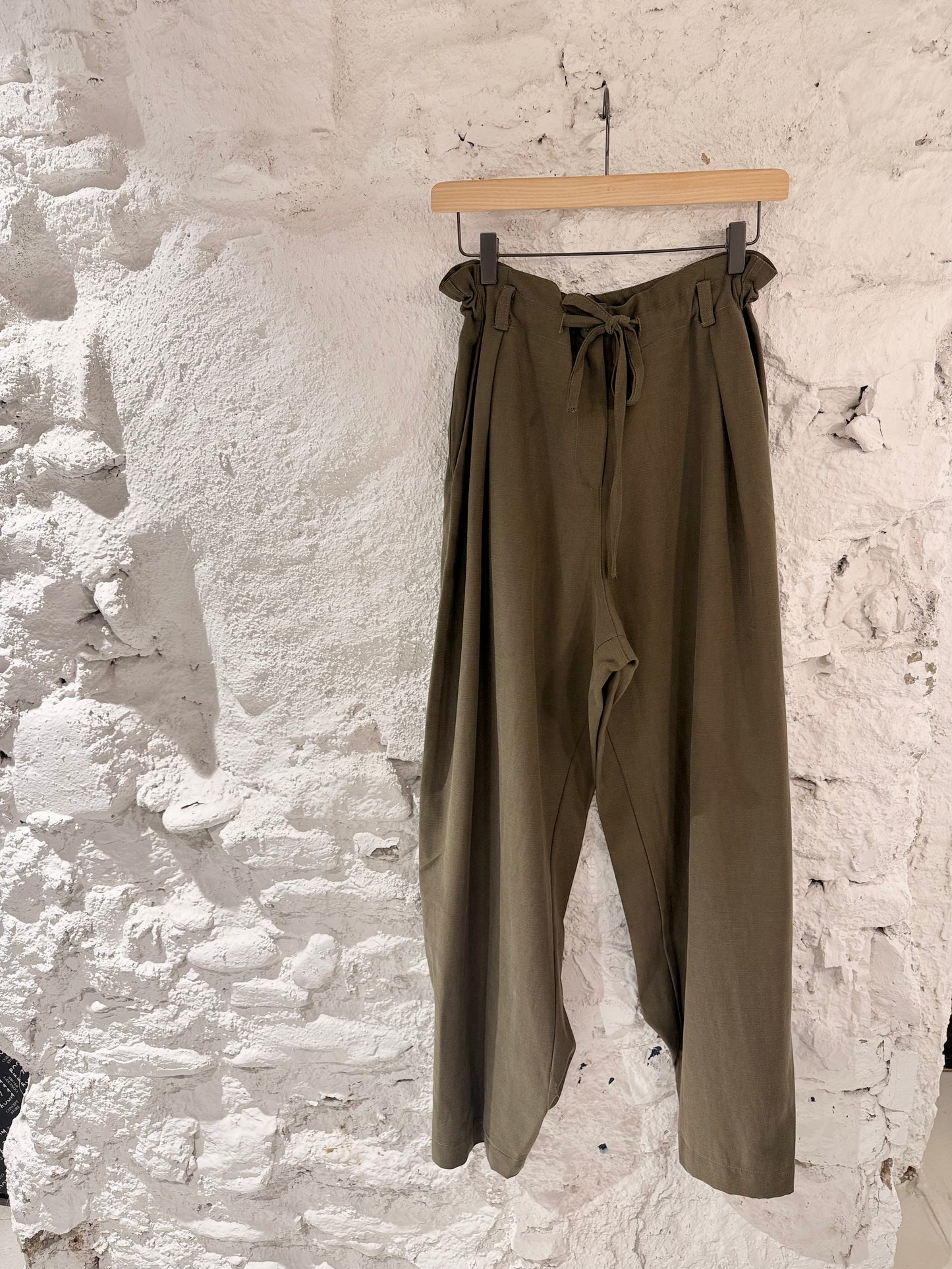PANTALÓN ancho khaki
