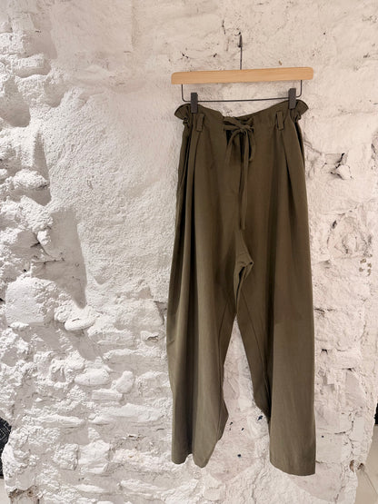 PANTALÓN ancho khaki