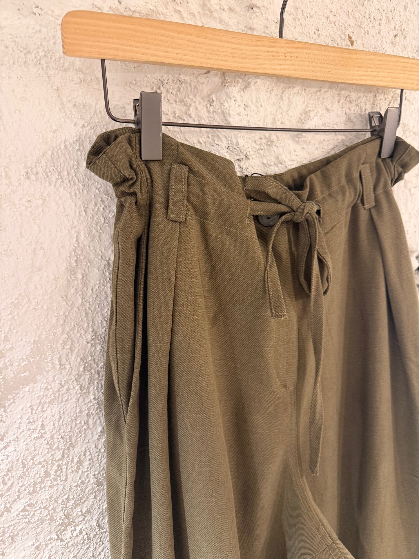 PANTALÓN ancho khaki